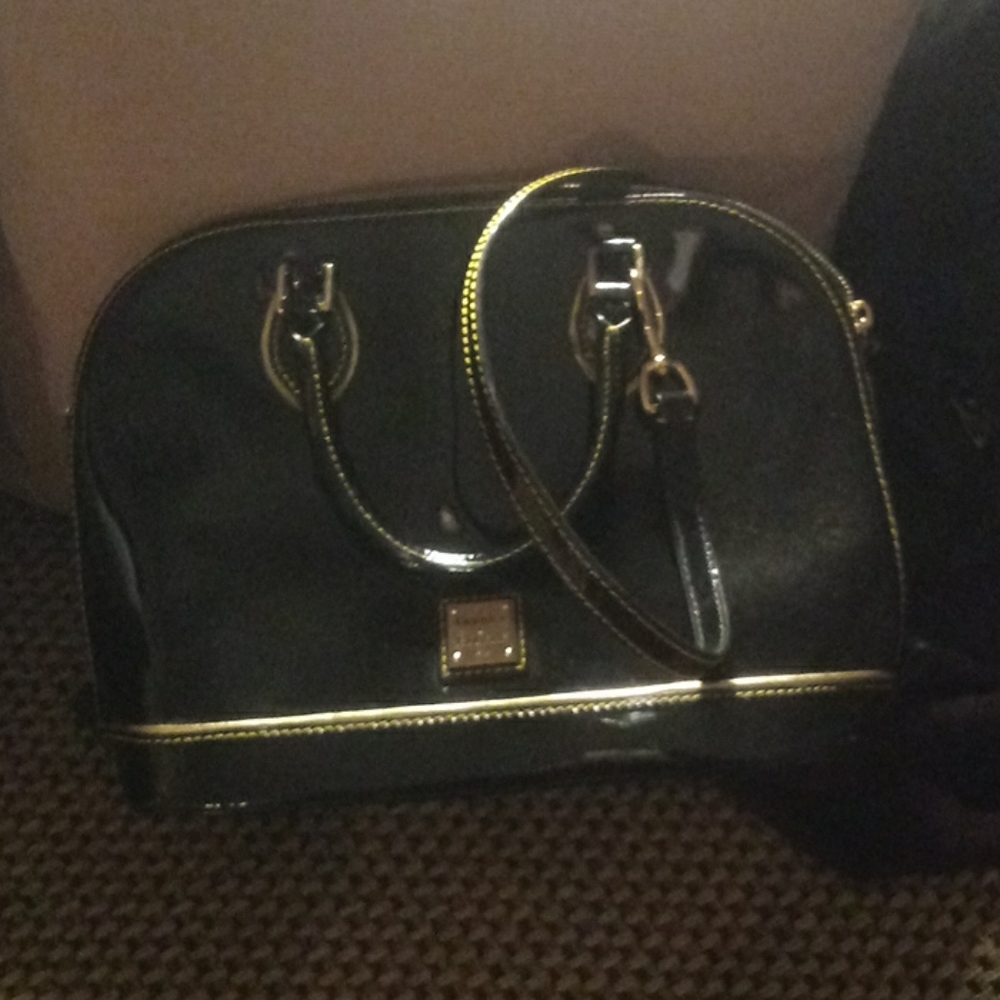 Dooney & Bourke Pattent Leather medium bag. New ❤️
